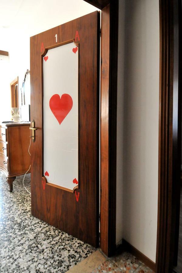 Отель Locazione Turistica Poker D'Assi Верона Экстерьер фото